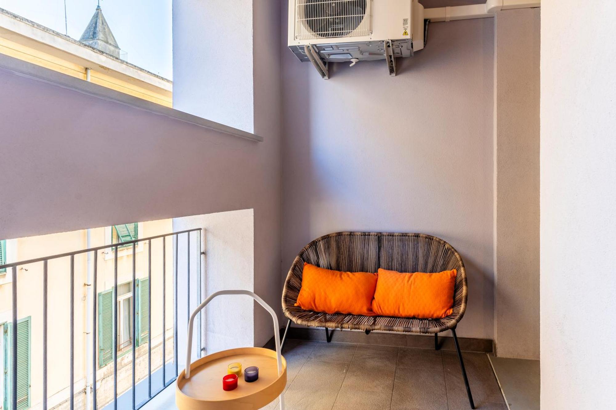 Piazza Cavallotti & Mercato Centrale Apartment! 리보르노 외부 사진